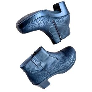 Alegria PG Lite Blk Rose Embossed LTHR Side Zip Ankle Boot Goth/Vic Wom 37/7-7.5